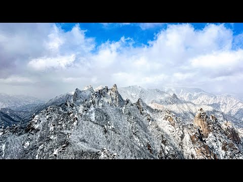 Seoraksan mountain in Winter and Autumn