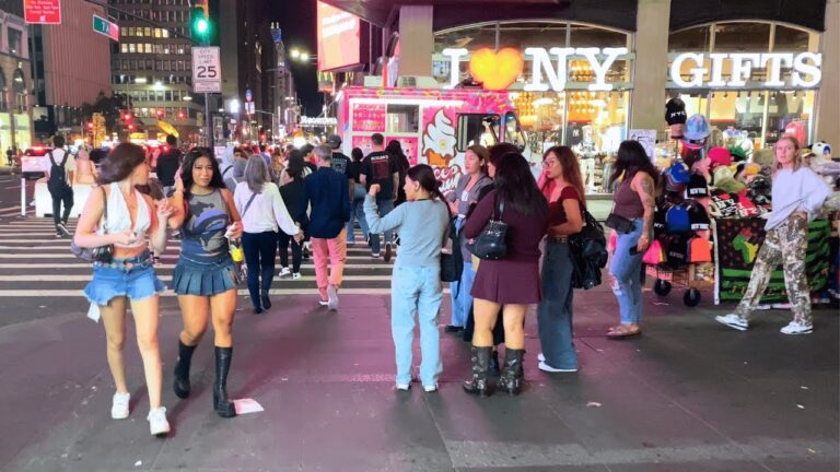 New York City 🗽 [4K] – Walking Manhattan at NIGHT! Experience Midtown NYC